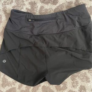 Lulu speed up shorts 2.5”. Size 6